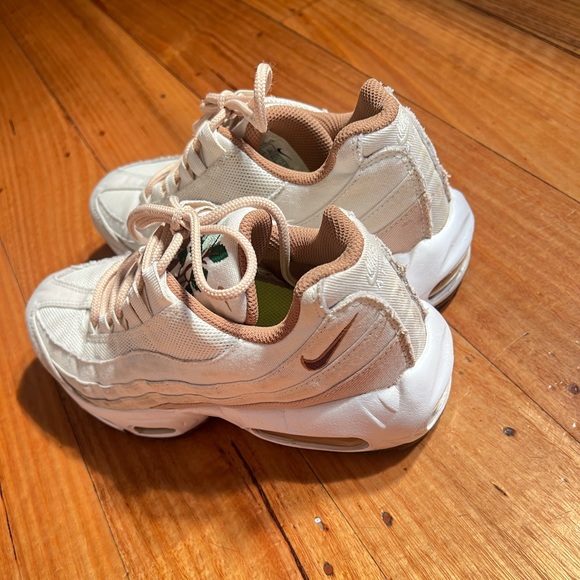 Nike with 3 uses - Picture 7 of 7